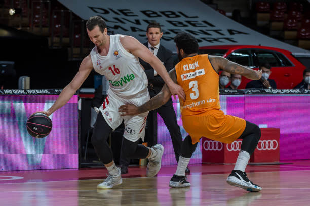 45岁大威 45岁大威